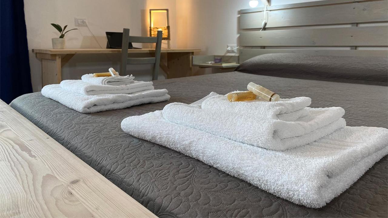 I Tre Schen Hotell Calasetta Eksteriør bilde