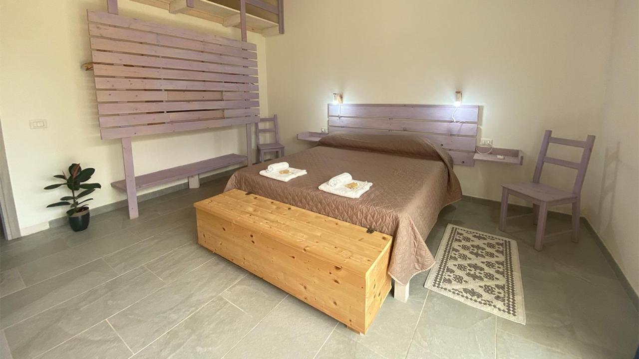 I Tre Schen Hotell Calasetta Eksteriør bilde