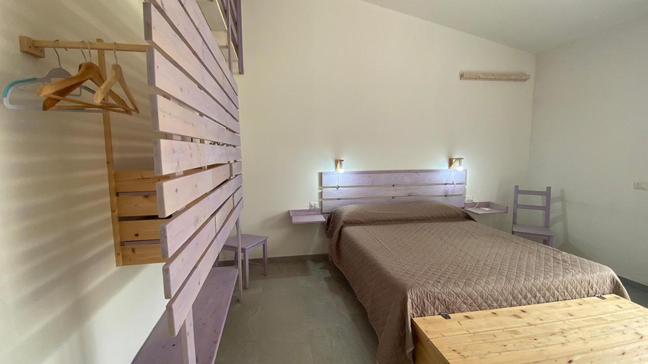 I Tre Schen Hotell Calasetta Eksteriør bilde
