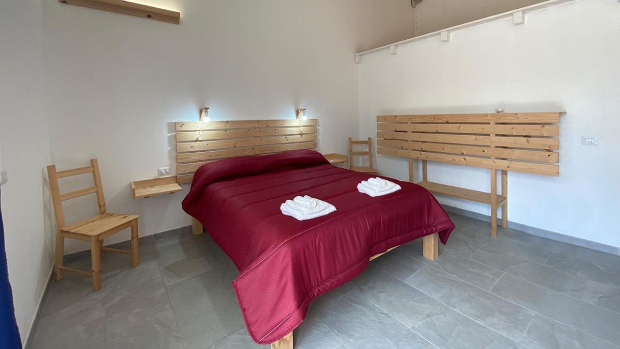 I Tre Schen Hotell Calasetta Eksteriør bilde